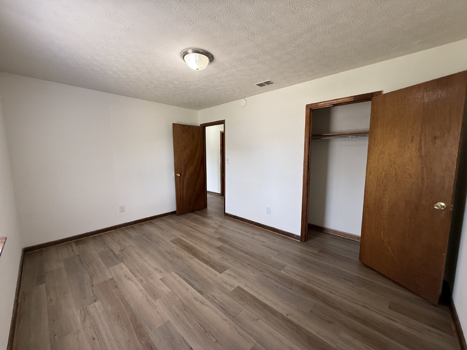 Charming Pet-Friendly 2-Bedroom/1-Bath Duplex in West Athens property image