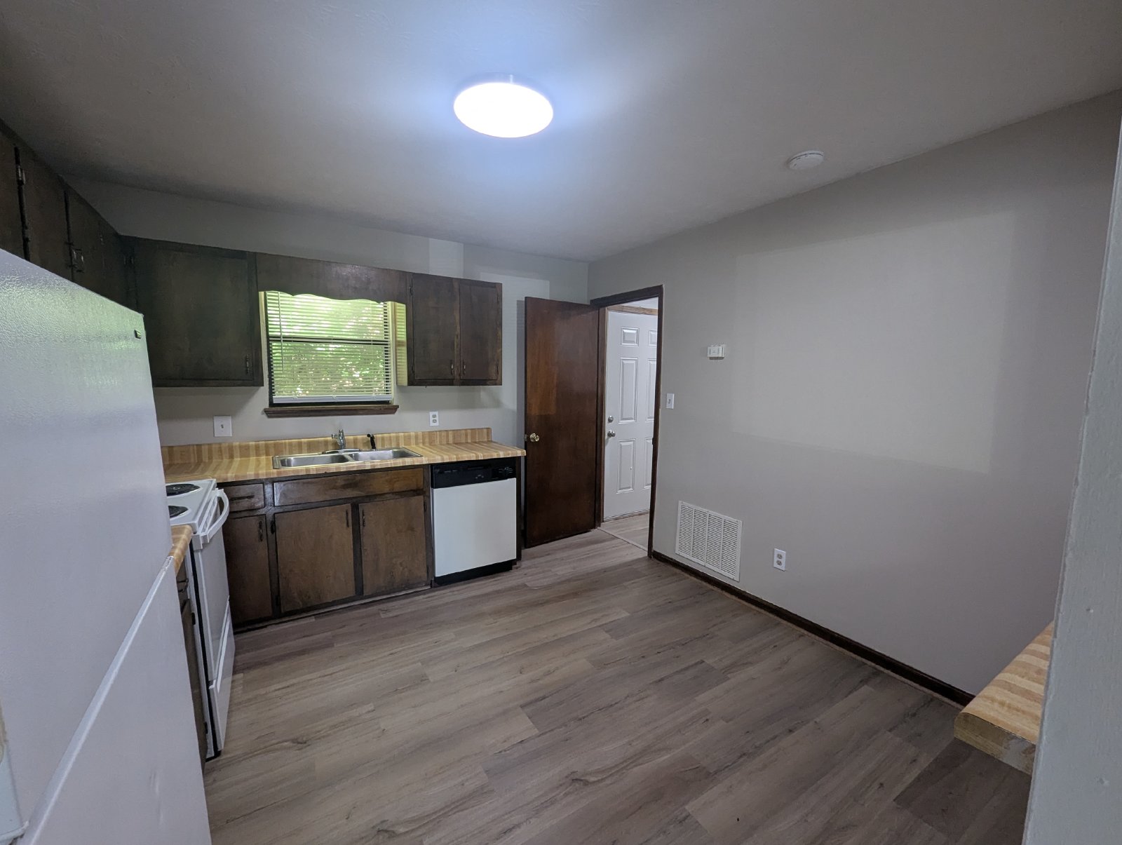 Pet-Friendly 2-bedroom, 1-bath Duplex in the Rustwood Community property image