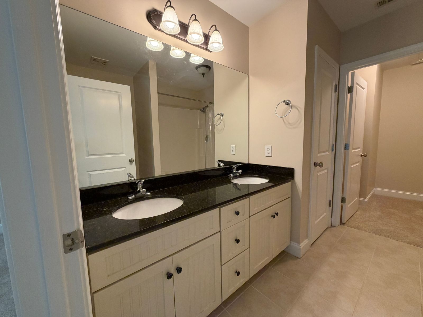 Lovely 3 Bedroom 3 Bath Townhouse on the east side of Athens, GA property image