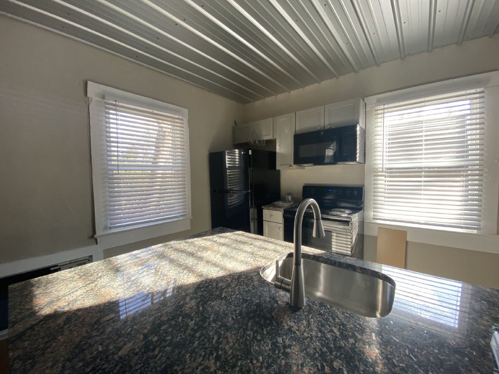 Cute Studio apartment near downtown Athens, GA- ALL UTILITIES INCLUDED - PRE-LEASE FOR AUGUST 1st! property image