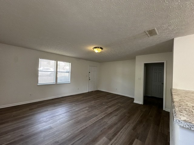 Pet-Friendly 2-bedroom, 1-bath Duplex in West Athens property image