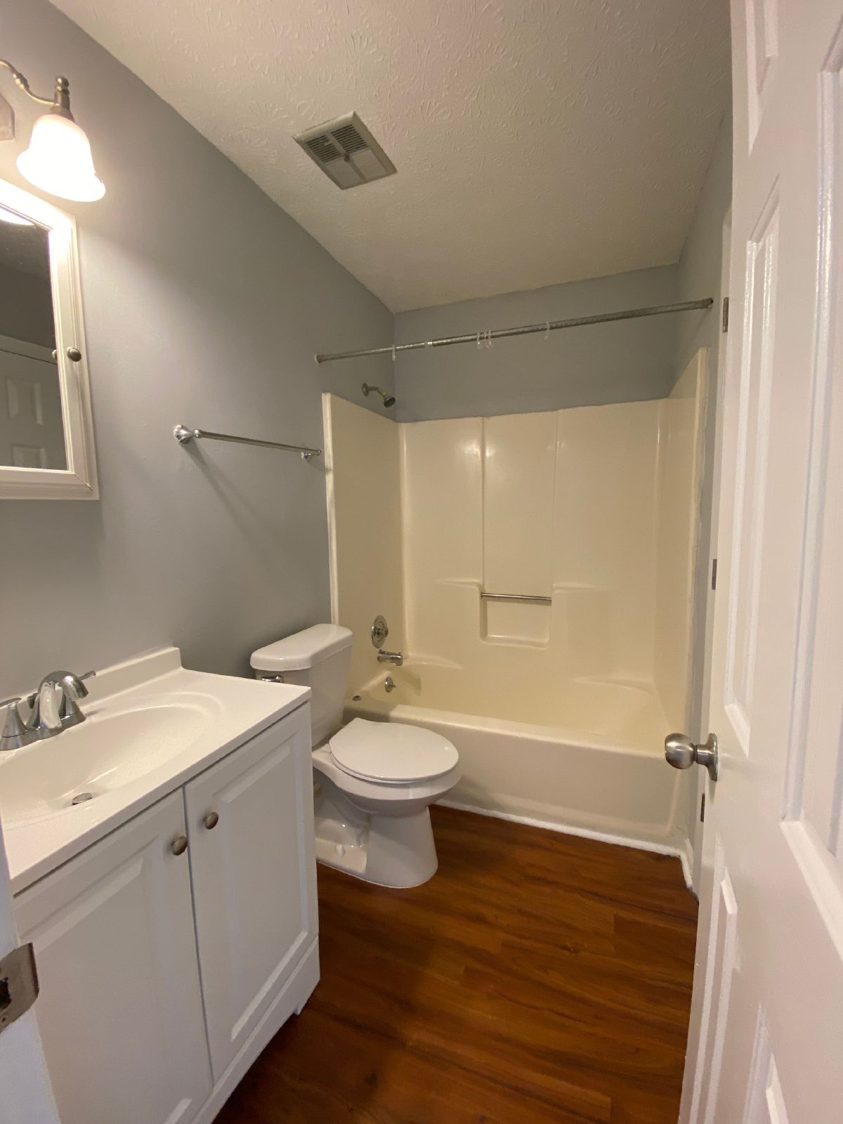 PRE-LEASE FOR JULY 15th! Cute 2 bedroom 2 bath upstairs apartment on eastside Athens, GA property image