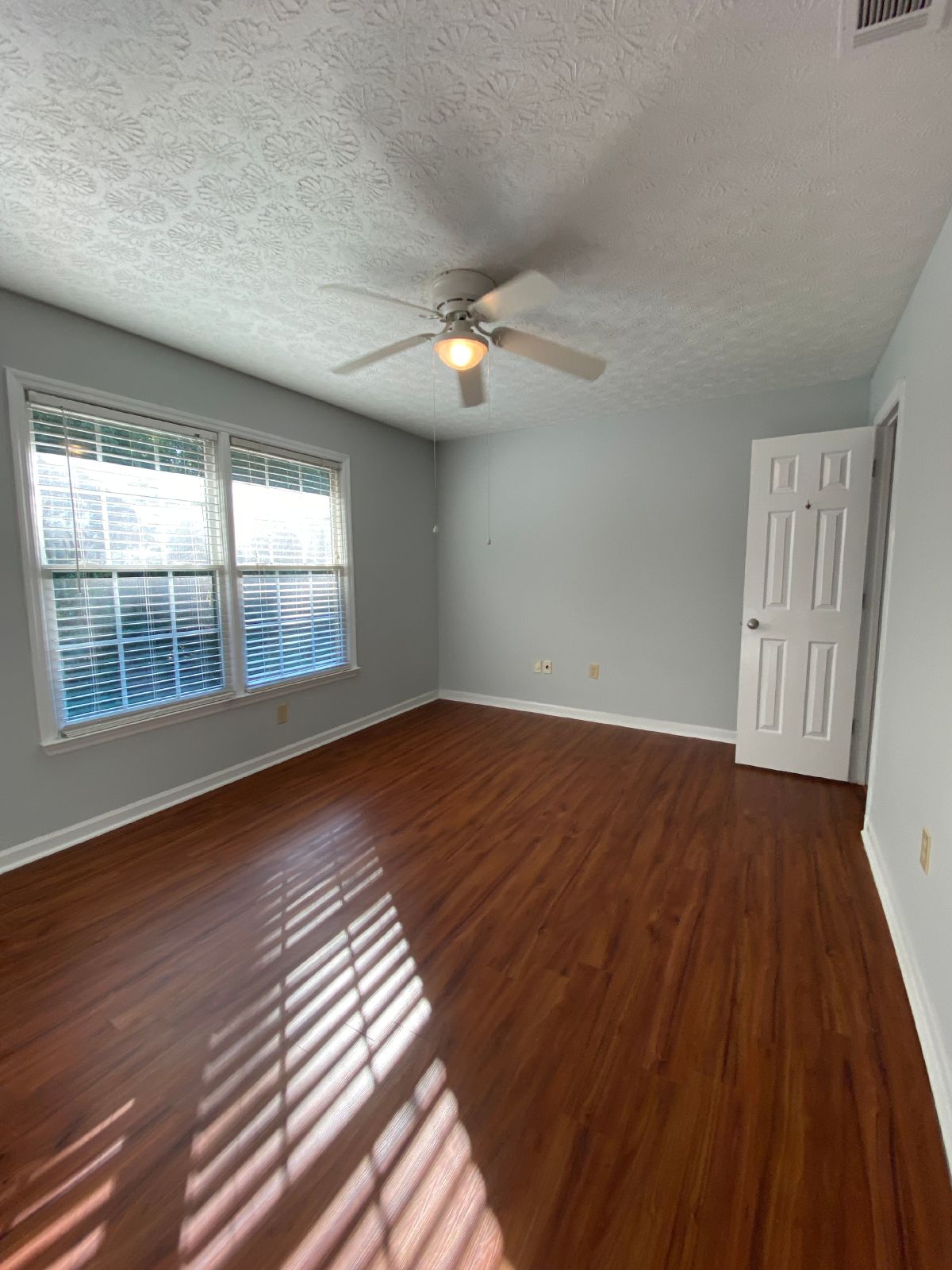 PRE-LEASE FOR JULY 15th! Cute 2 bedroom 2 bath upstairs apartment on eastside Athens, GA property image