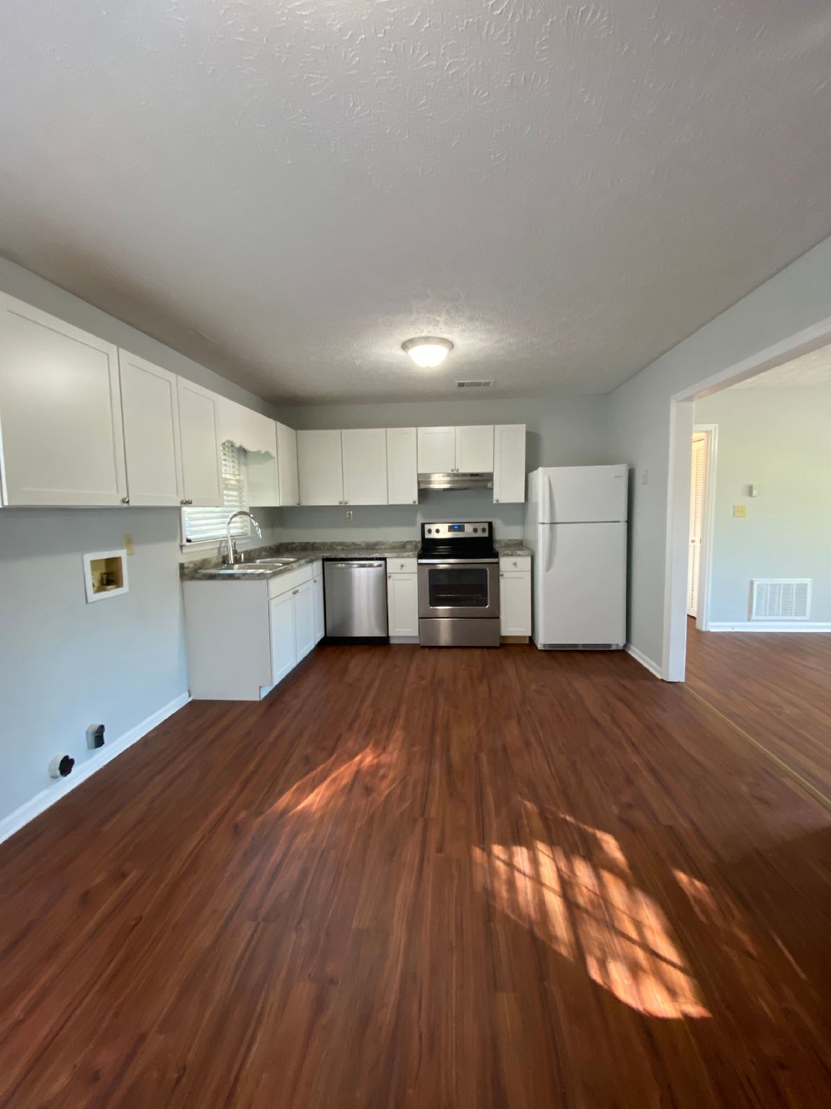 PRE-LEASE FOR JULY 15th! Cute 2 bedroom 2 bath upstairs apartment on eastside Athens, GA property image