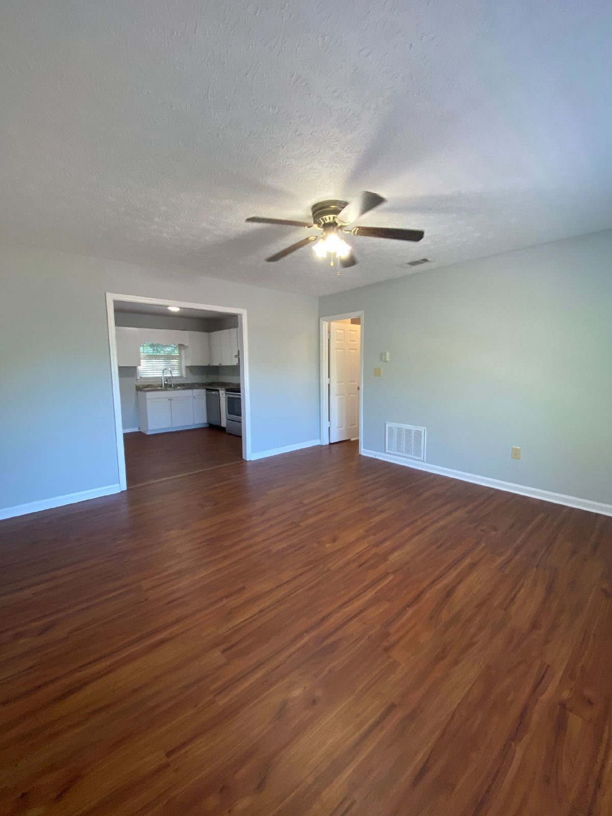 PRE-LEASE FOR JULY 15th! Cute 2 bedroom 2 bath upstairs apartment on eastside Athens, GA property image