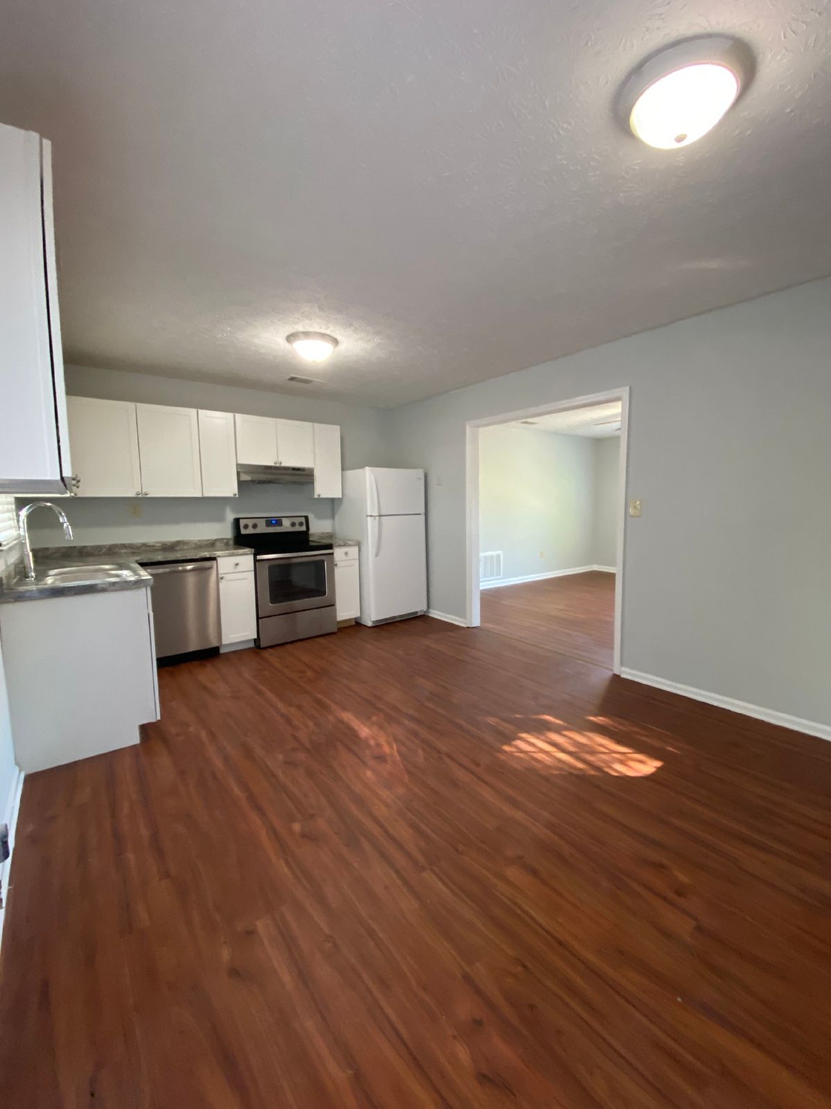 PRE-LEASE FOR JULY 15th! Cute 2 bedroom 2 bath upstairs apartment on eastside Athens, GA property image