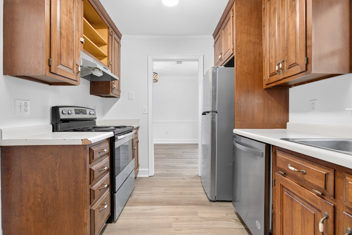 Available now or Pre-Lease for Fall! 2 bedroom/2.5 bath condo with two car garage near Five Points property image