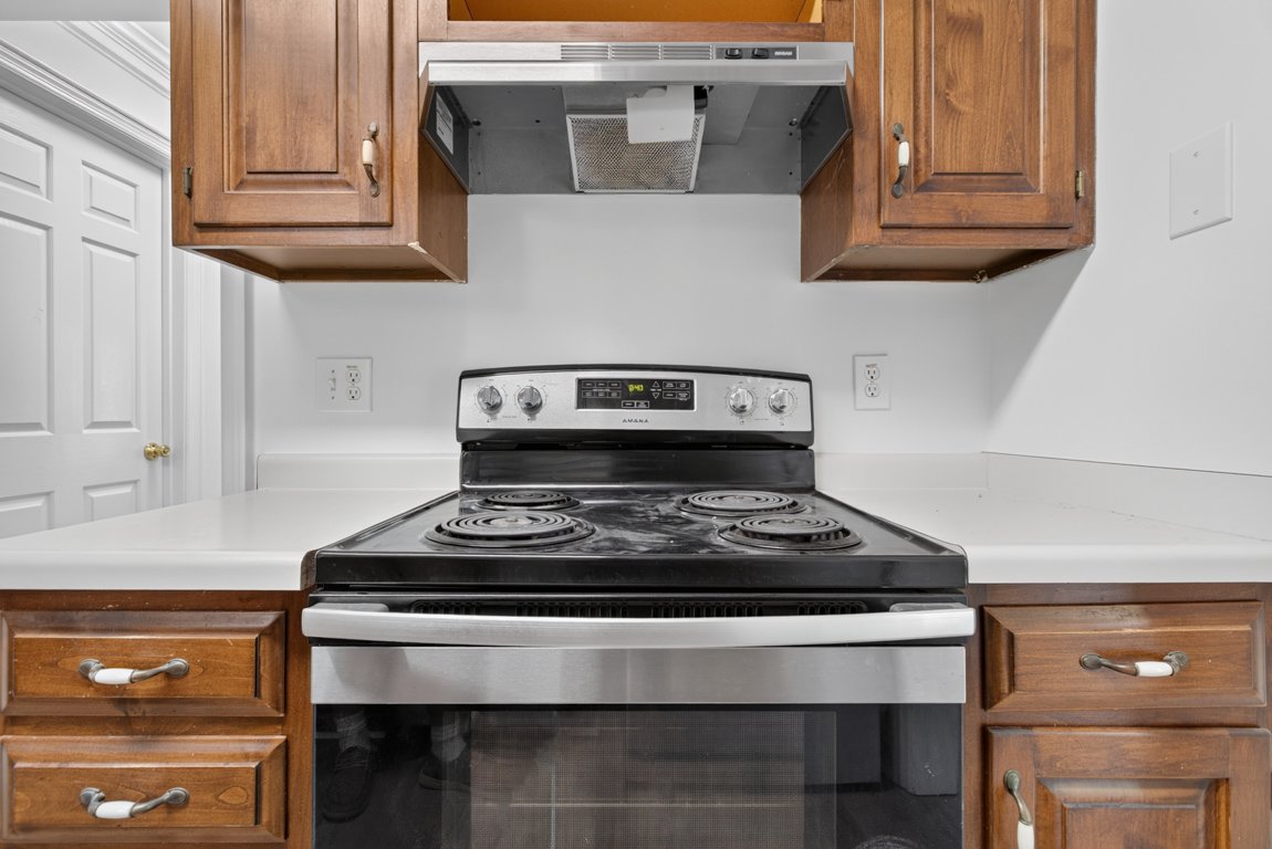 Available now or Pre-Lease for Fall! 2 bedroom/2.5 bath condo with two car garage near Five Points property image