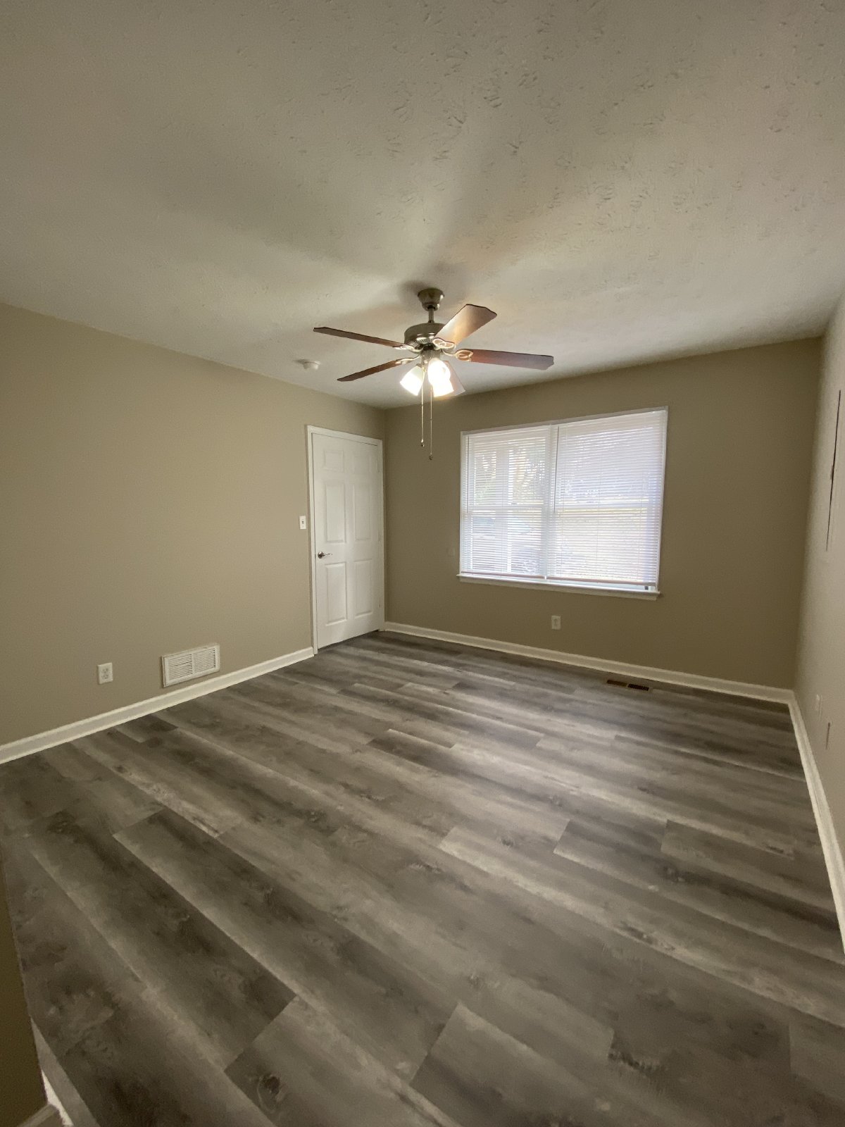 Charming, Pet-Friendly 3 Bedroom, 2 Bath Home on Whitehead Road property image