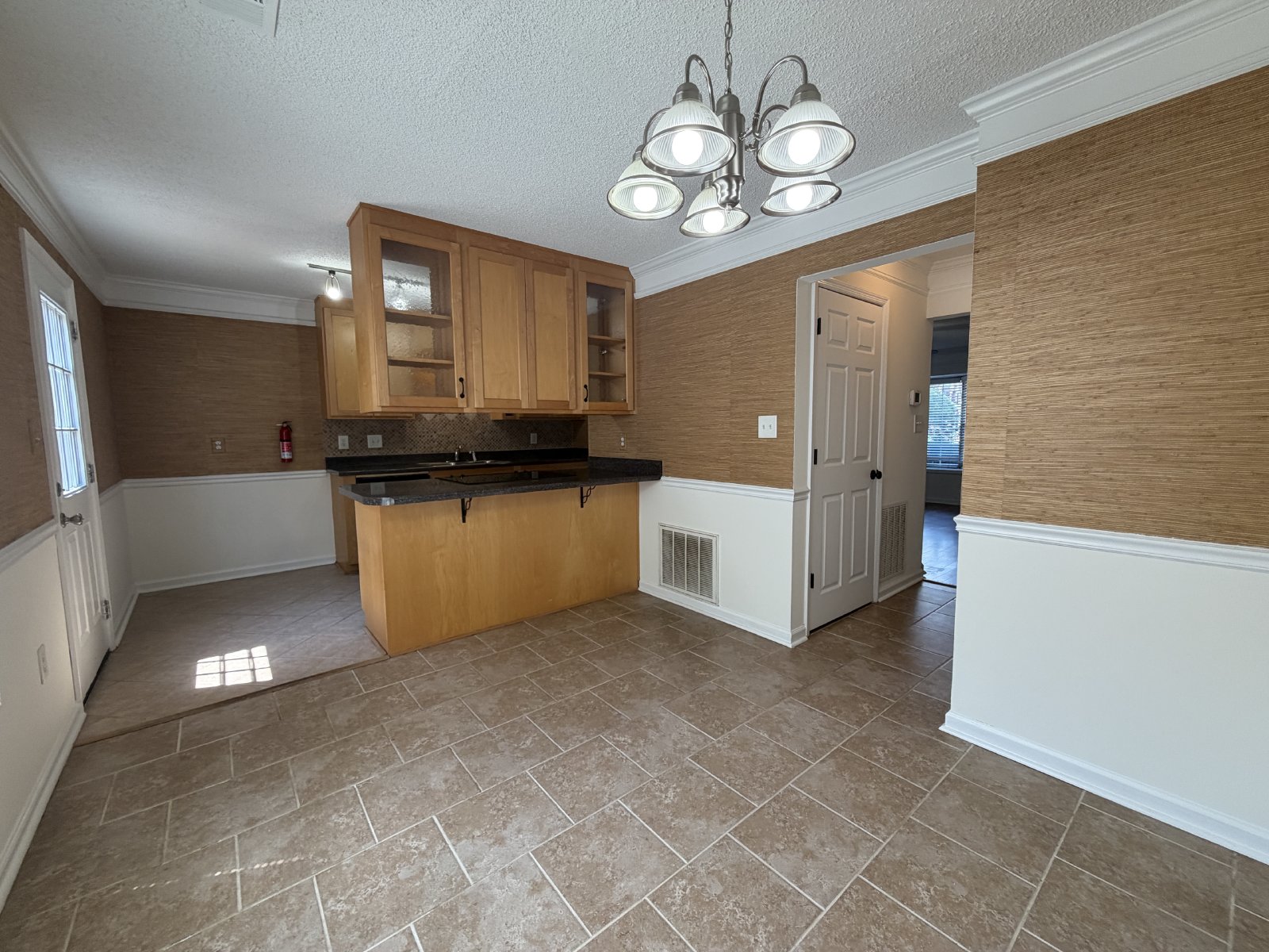 Stunning 2 Bed, 2.5 Bath Condo just off the Oconee Connector property image