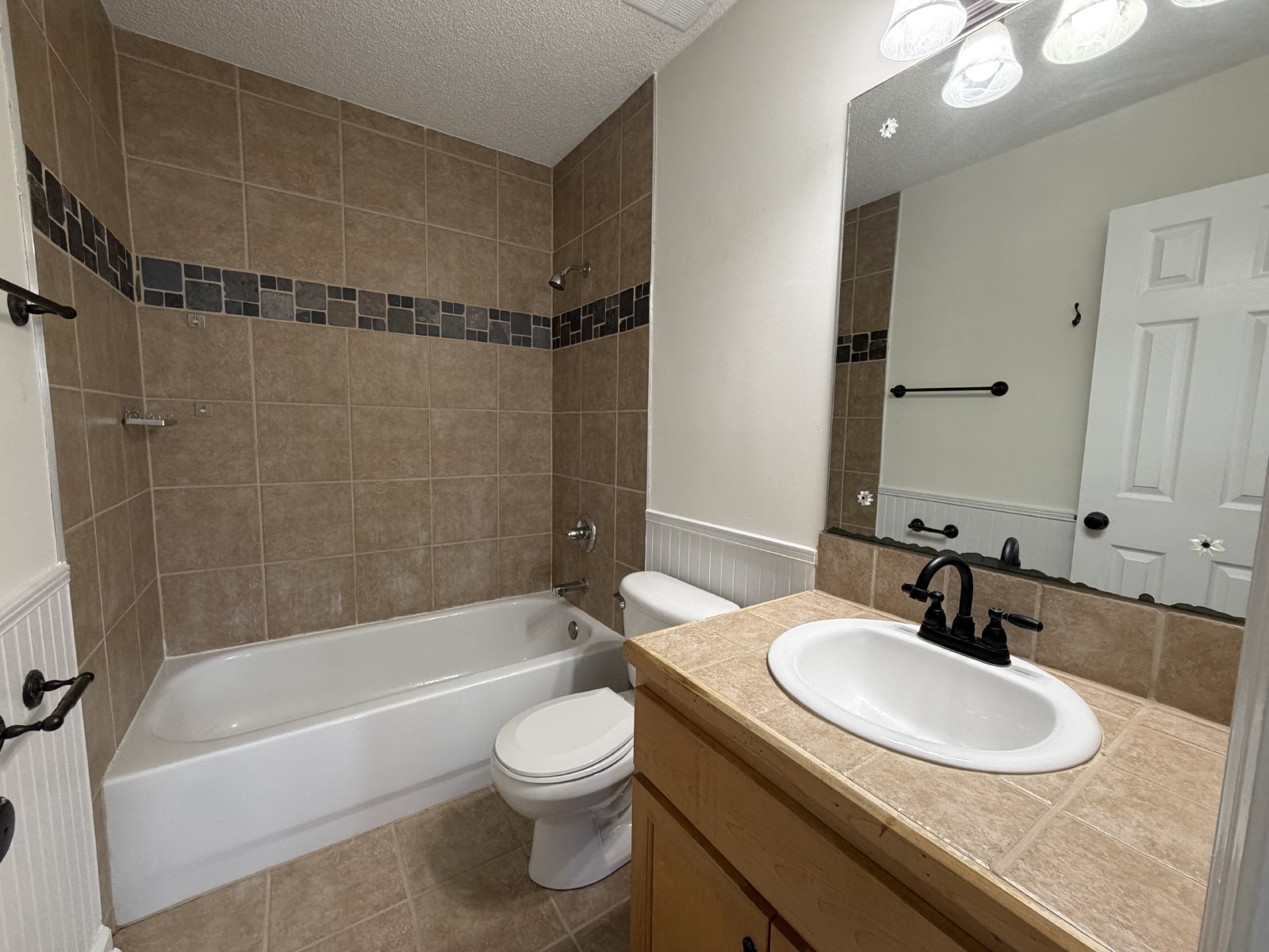 Stunning 2 Bed, 2.5 Bath Condo just off the Oconee Connector property image