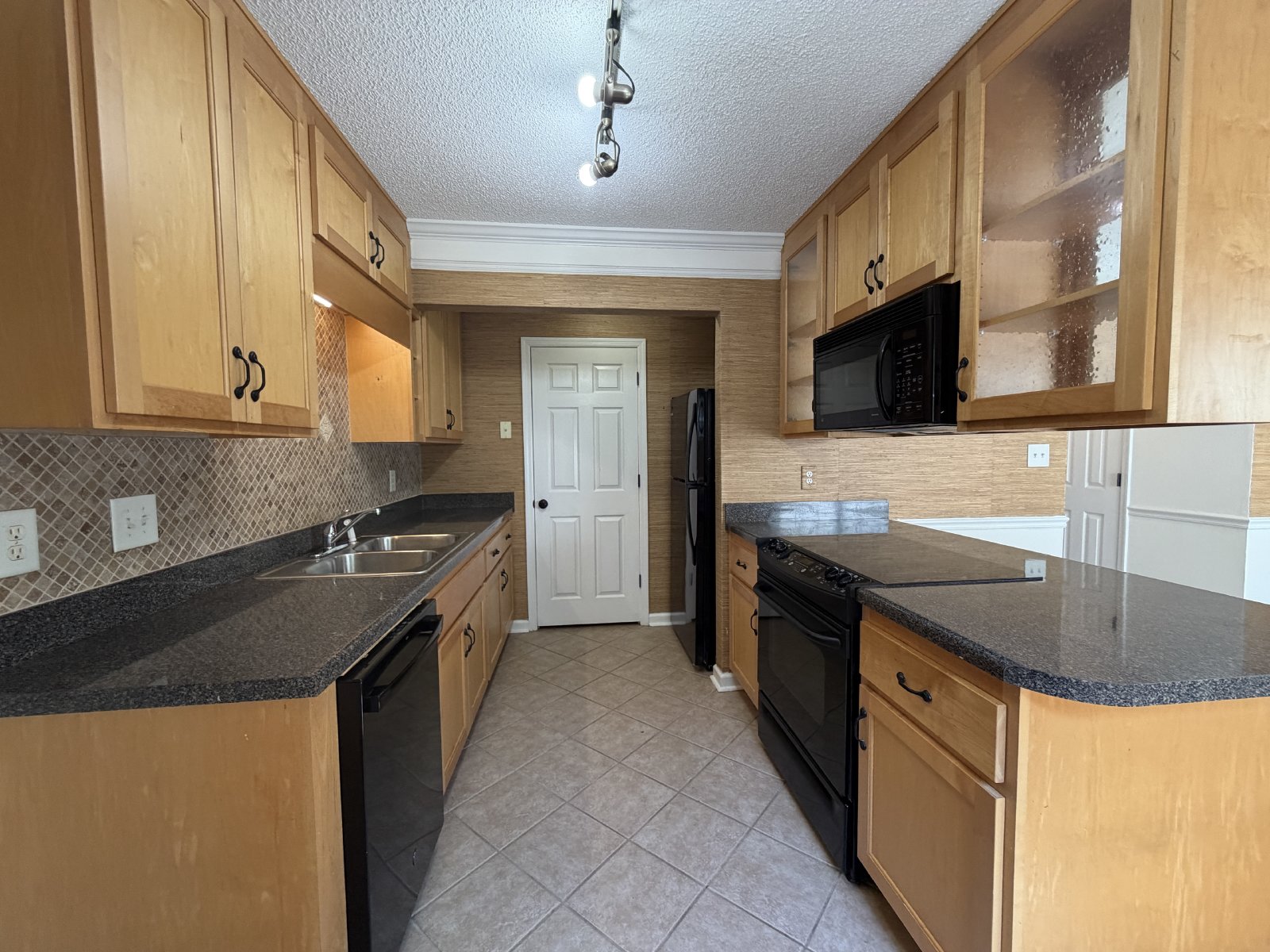 Stunning 2 Bed, 2.5 Bath Condo just off the Oconee Connector property image
