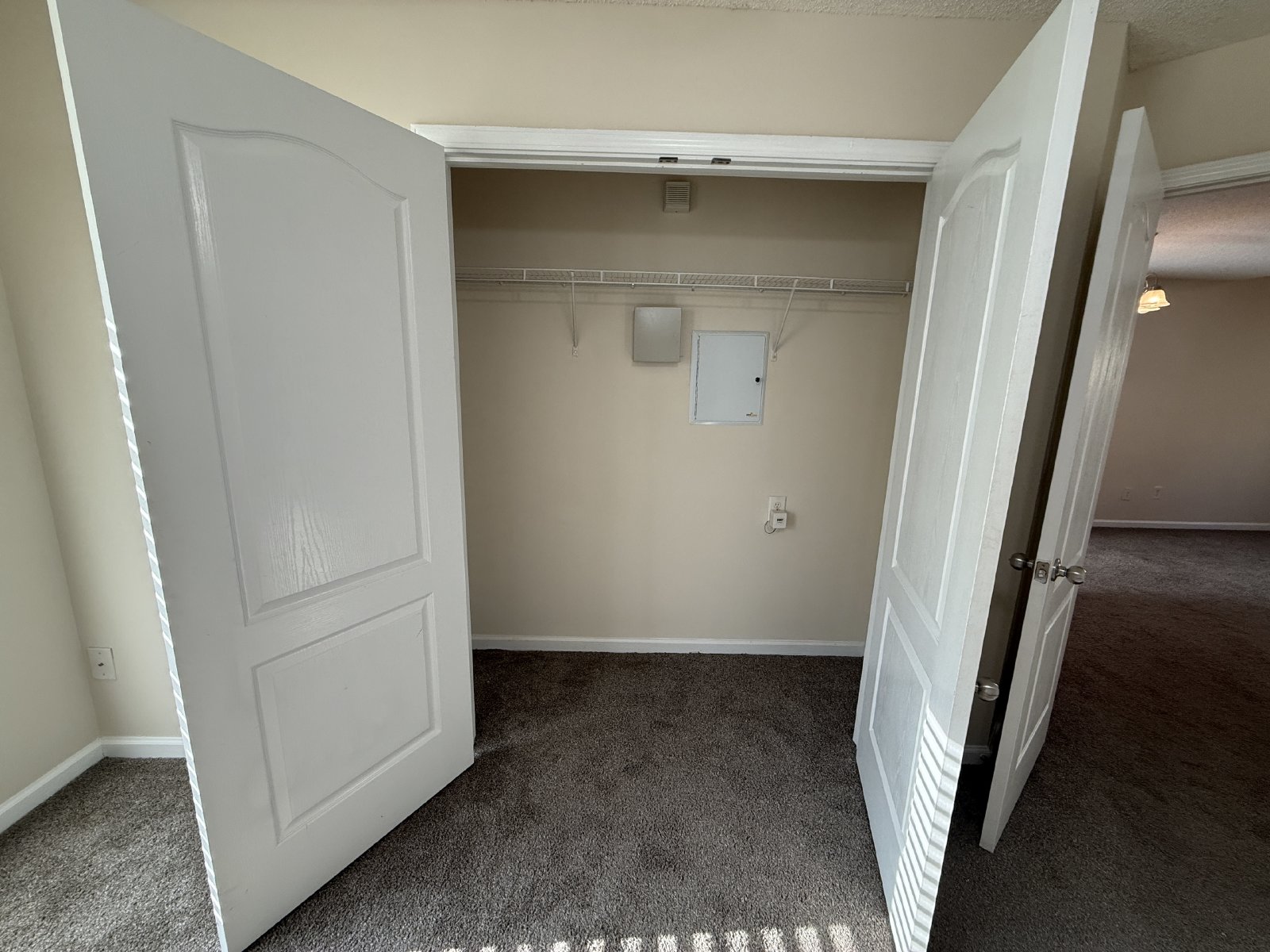 Discover Comfort and Convenience 3 BR/3 BA Home in Desirable Bridgewater Community! property image