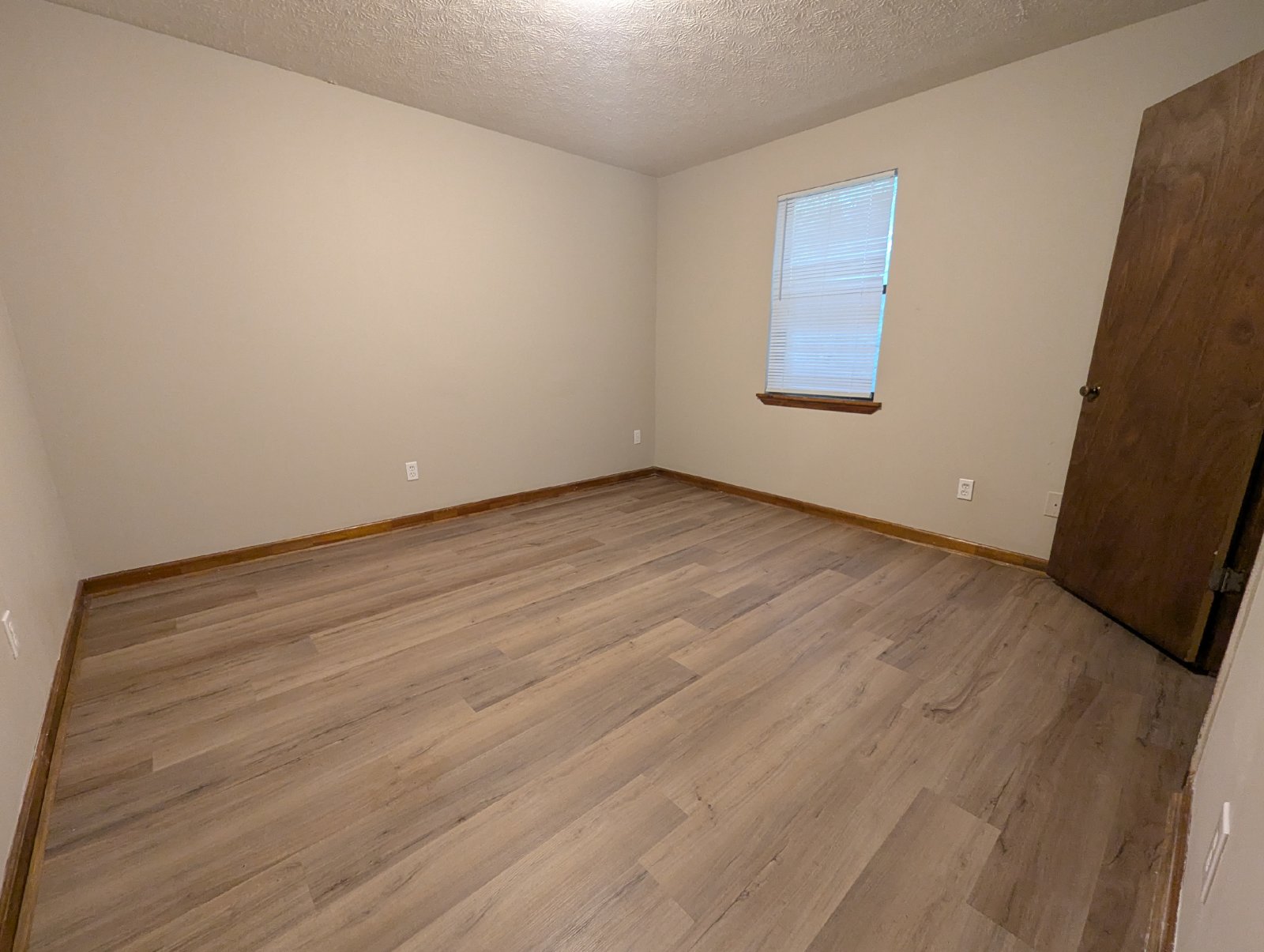Renovated Pet-Friendly 2-bedroom, 1-bath Duplex unit property image