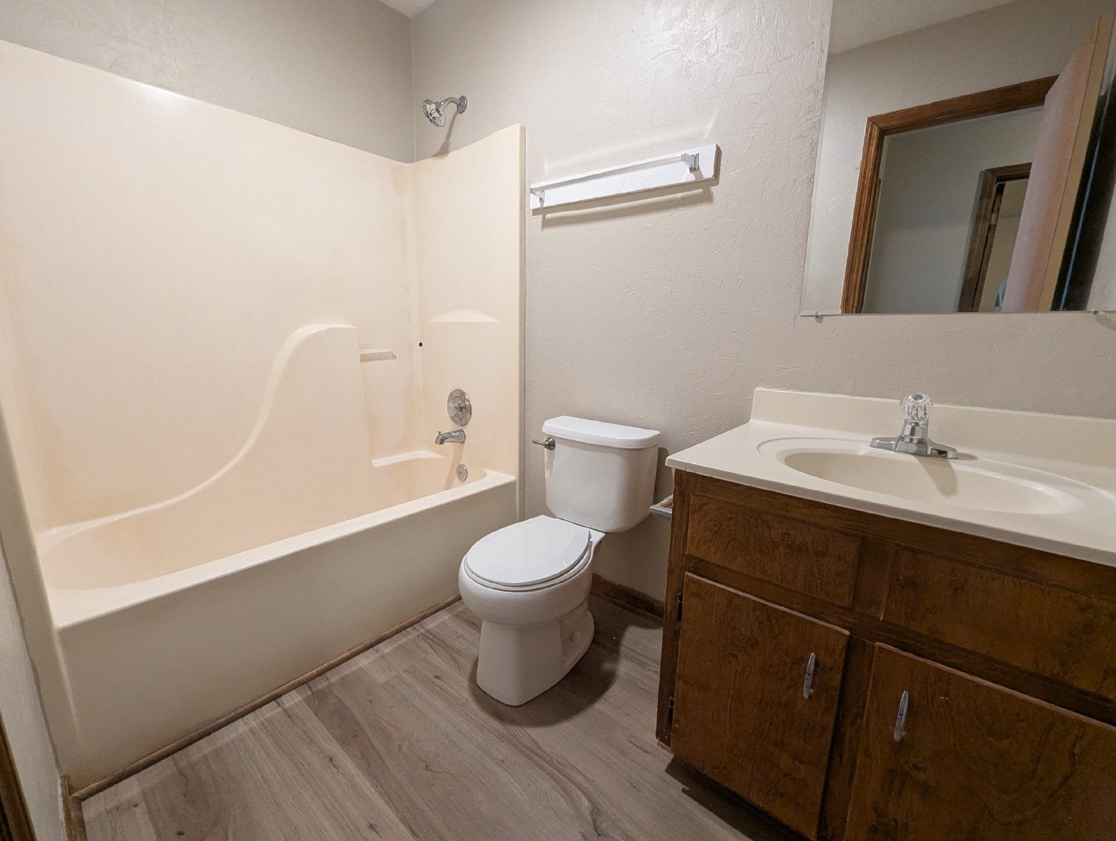 Renovated Pet-Friendly 2-bedroom, 1-bath Duplex unit property image