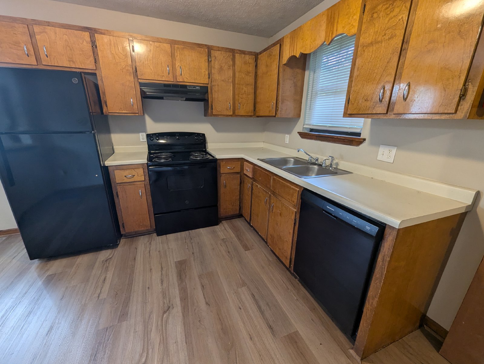 Renovated Pet-Friendly 2-bedroom, 1-bath Duplex unit property image