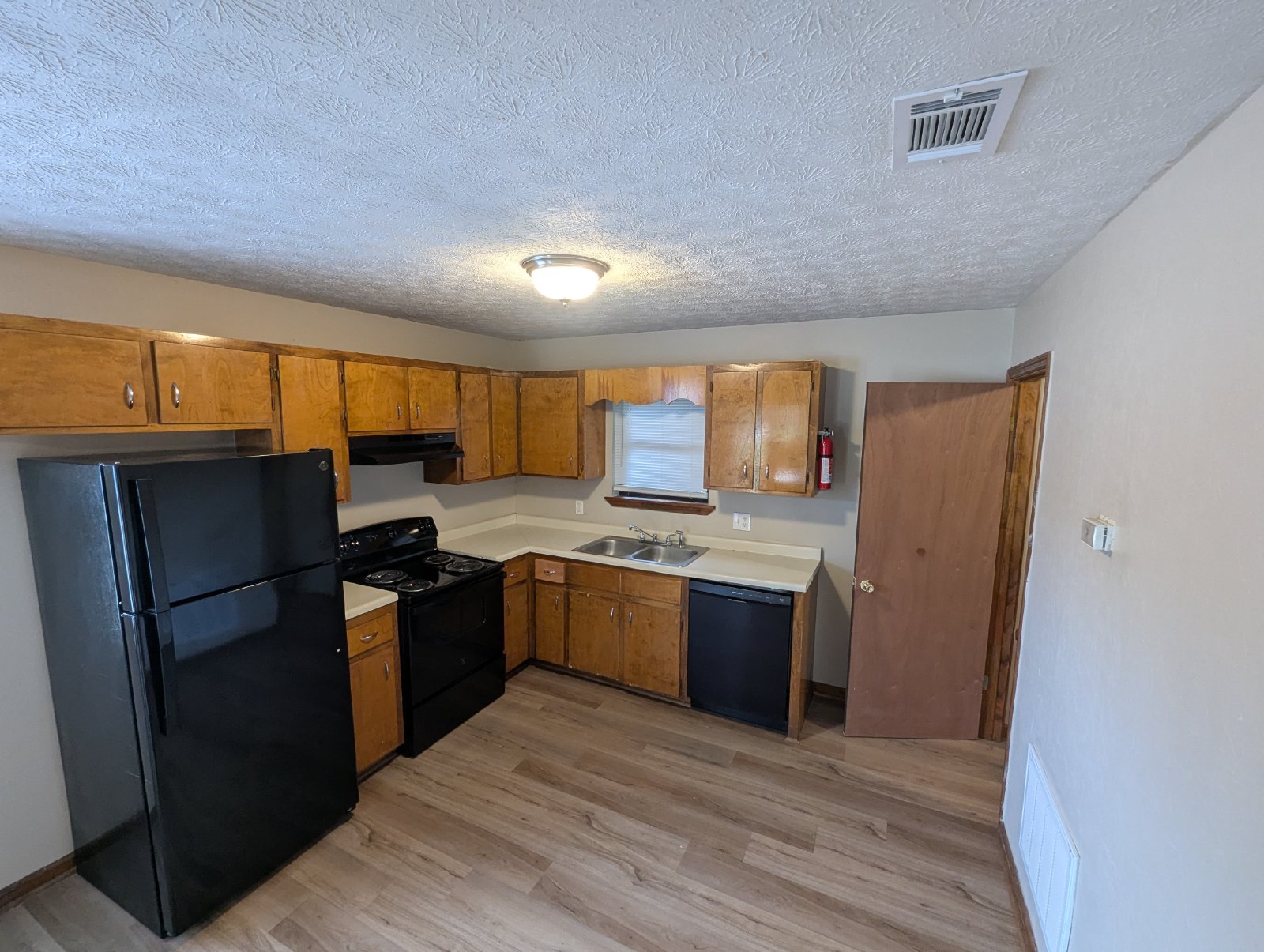 Renovated Pet-Friendly 2-bedroom, 1-bath Duplex unit property image