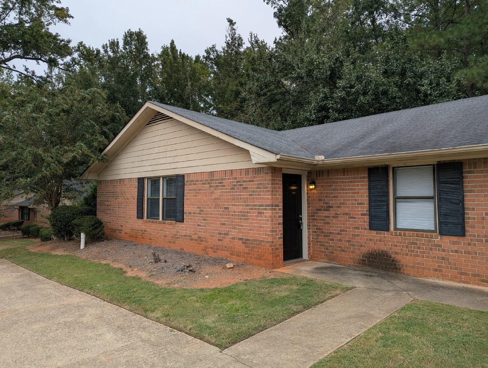 Renovated Pet-Friendly 2-bedroom, 1-bath Duplex unit property image