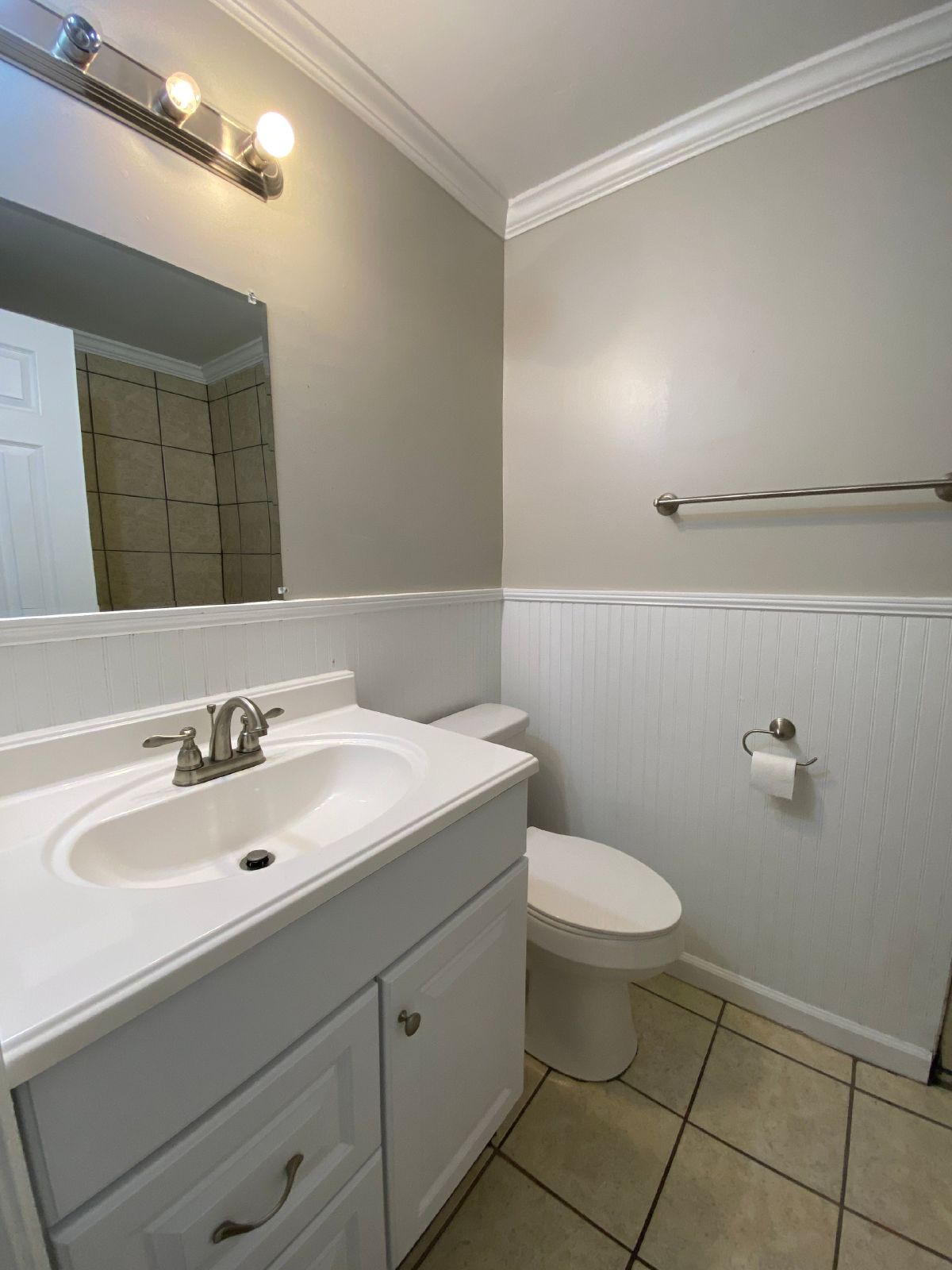 AVAILABLE NOW! Cute 2 bedroom and 1 bath duplex located just 1.4 miles away from the UGA Arch! property image